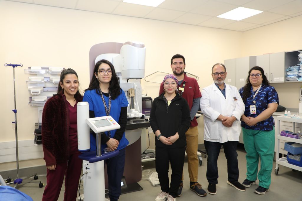 Hospital Carlos Van Buren se posiciona como el primer centro de la región en la implementación de mamografía contrastada