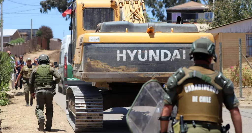 desalojo-en-megatoma-de-san-antonio-retoma-este-martes-en-sectores-de-cerro-centinela-y-fortaleza-alto desalojo-en-megatoma-de-san-antonio-retoma-este-martes-en-sectores-de-cerro-centinela-y-fortaleza-alto