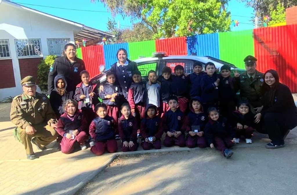 Visita de carabineros a Colegio de Santo Domingo Visita de carabineros a Colegio de Santo Domingo