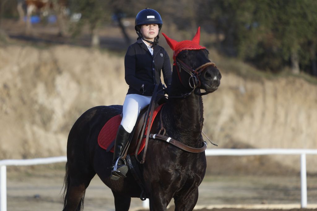 Joven atleta de Zapallar se prepara para ser campeona regional de equitación 2025 Joven atleta de Zapallar se prepara para ser campeona regional de equitación 2025