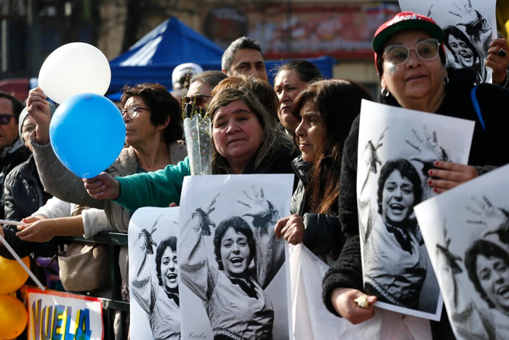 CECILIA ADIOS CECILIA ADIOS