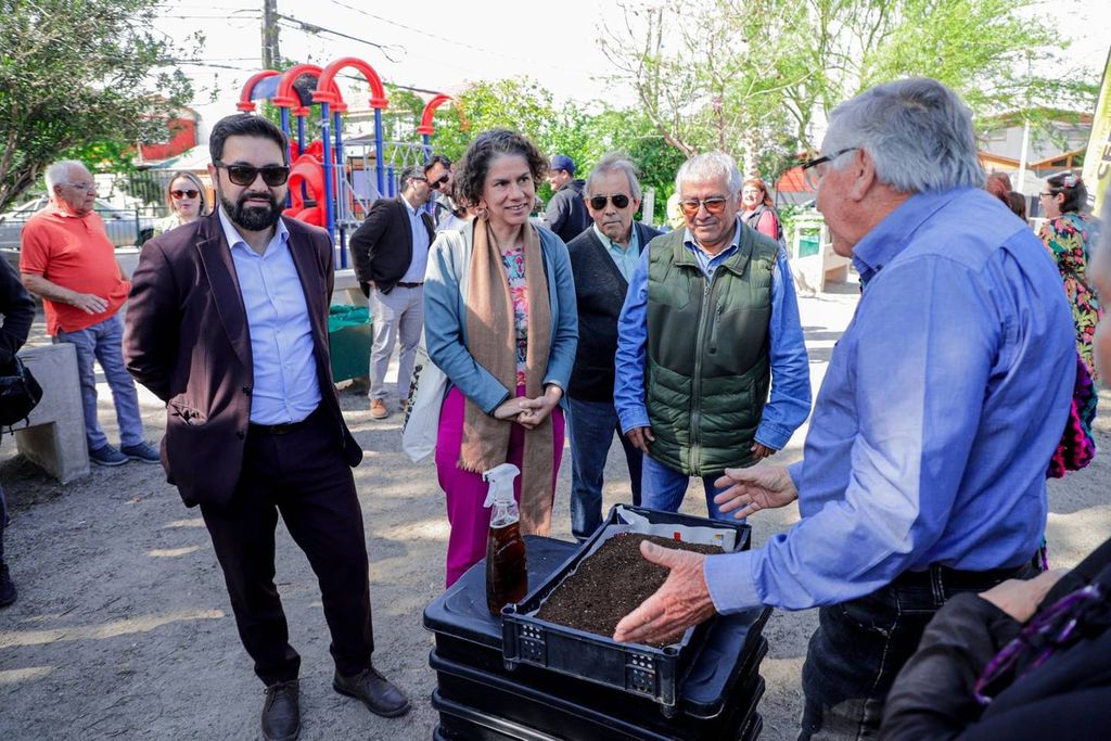 GaBZRQ8WQAA_Fq_ GaBZRQ8WQAA_Fq_