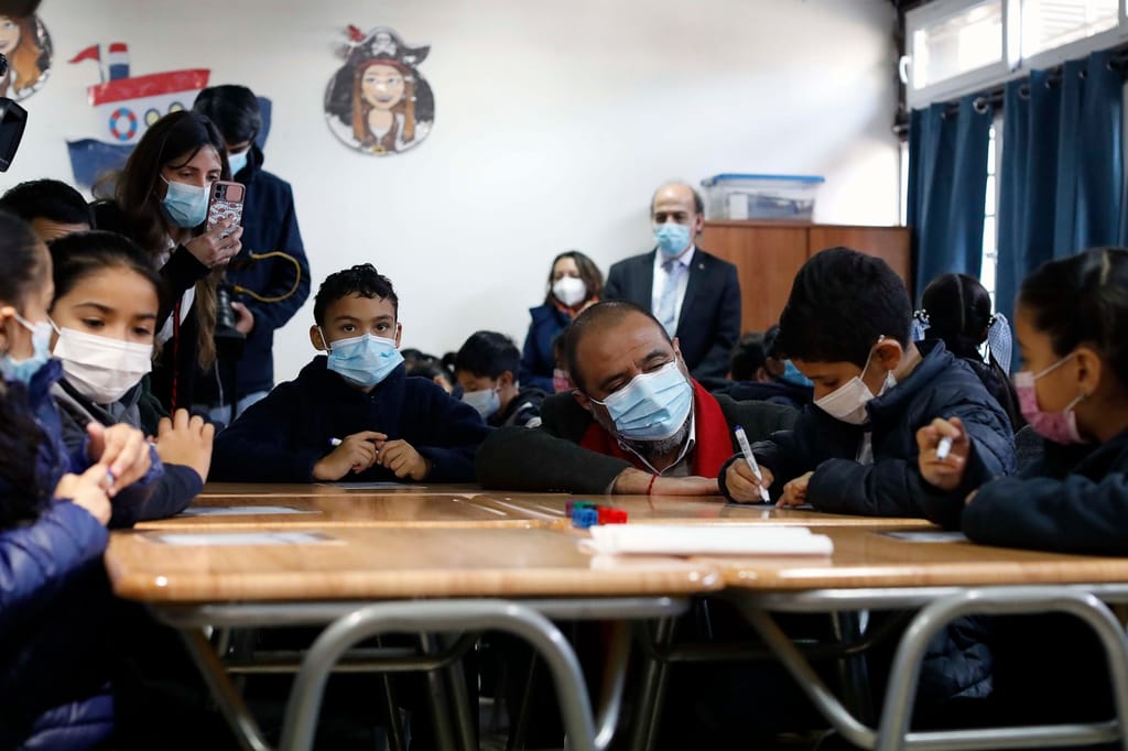 niños en colegio niños en colegio