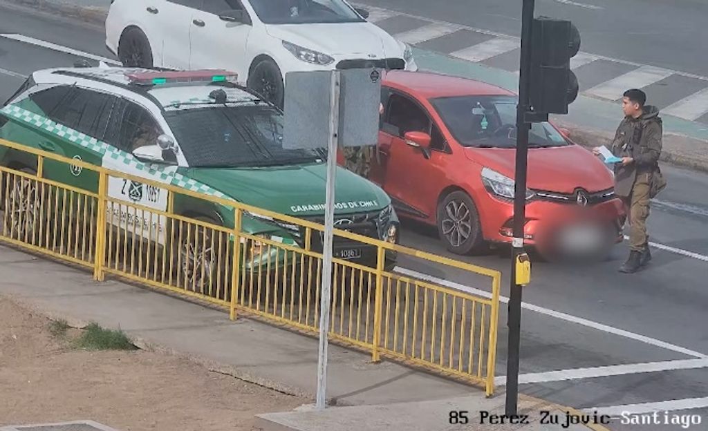 Auto con encargo por robo cámara Auto con encargo por robo cámara