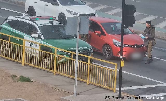 Auto con encargo por robo cámara