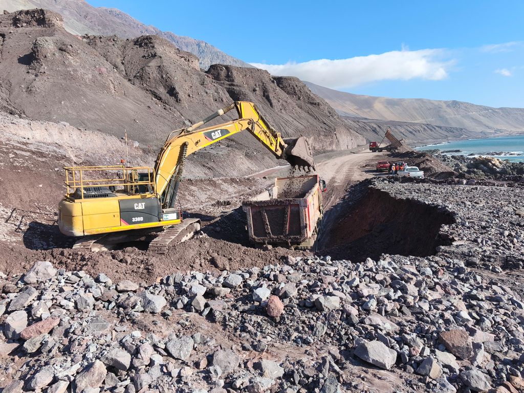 Ruta tocopilla loa retroexcavadora