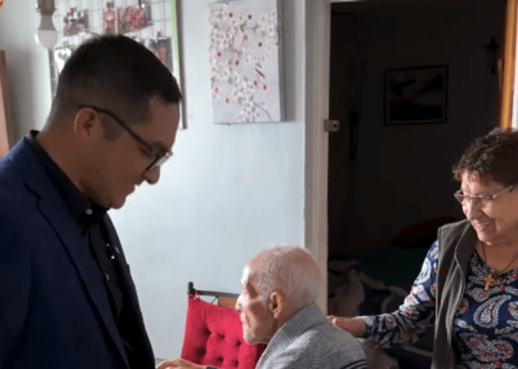 Abuelito en silla de rueda Abuelito en silla de rueda