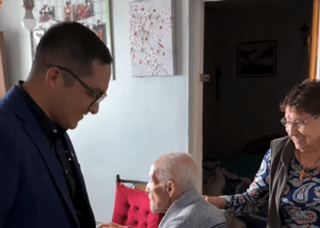 Abuelito en silla de rueda Abuelito en silla de rueda