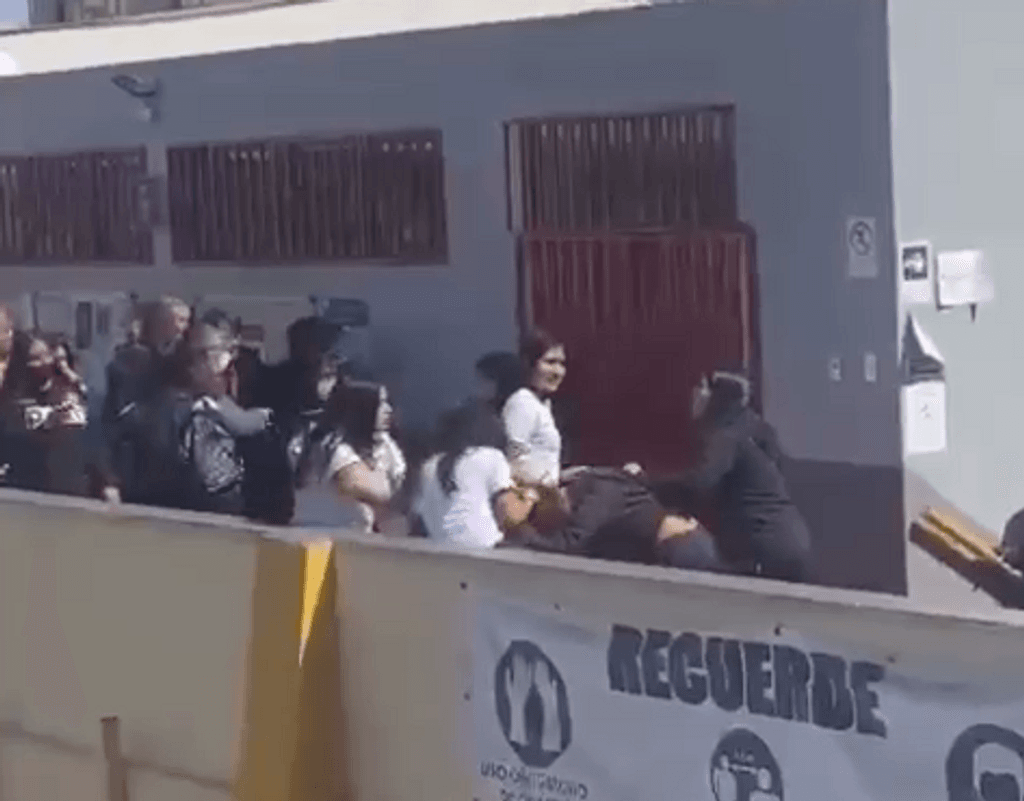 PELEA ALUMNAS DEL ISCA PELEA ALUMNAS DEL ISCA