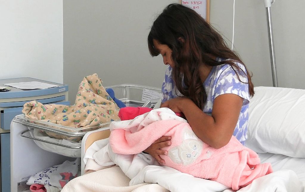 Mamá lactando Mamá lactando