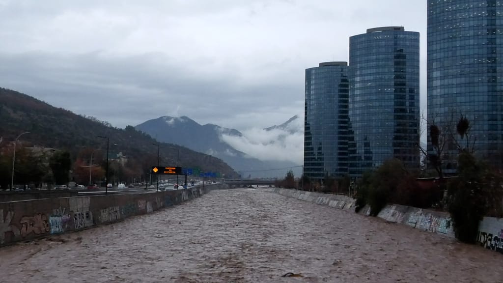Desborde de ríos, zona centro sur del país. Desborde de ríos, zona centro sur del país.
