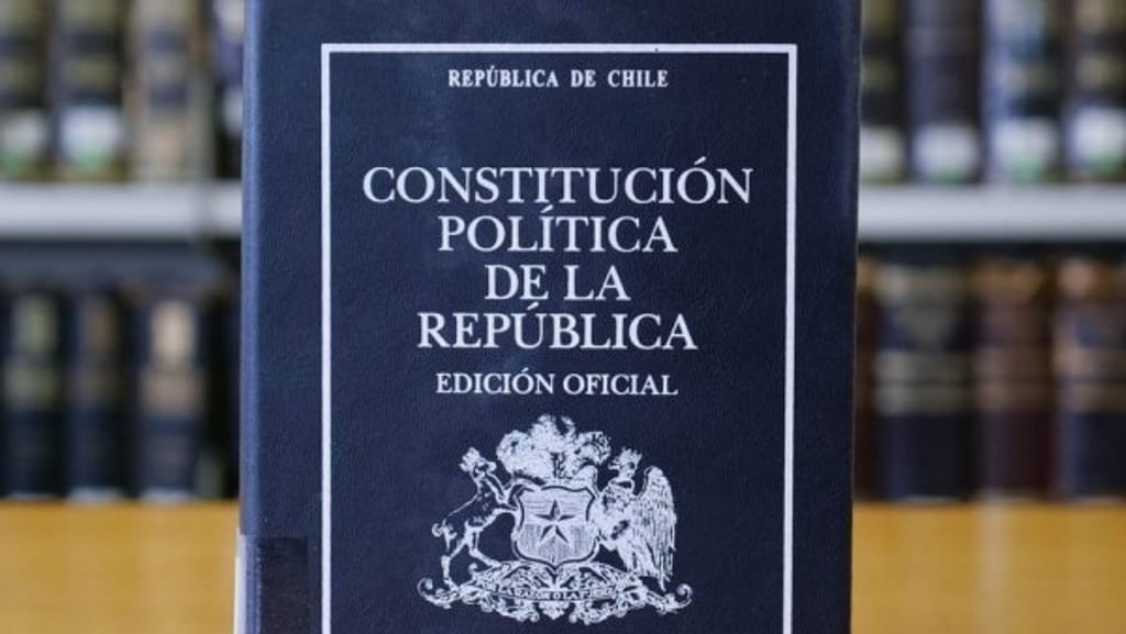 Constitución Constitución