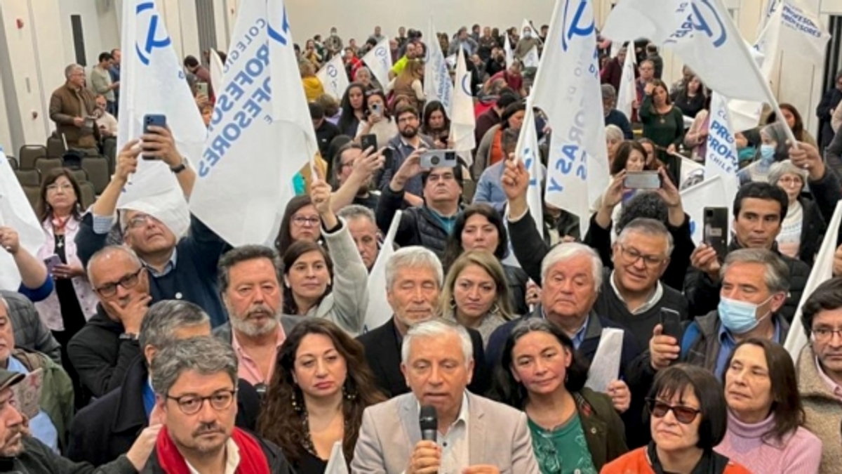 Colegio de Profesoras y Profesores de Chile Colegio de Profesoras y Profesores de Chile