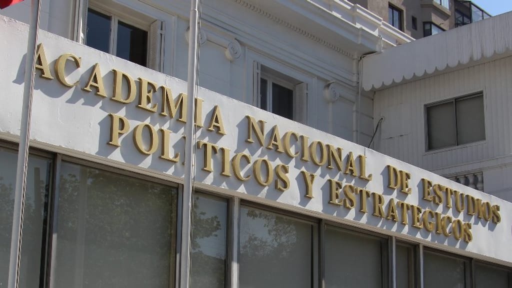 Academia Nacional de Estudios Políticos y Estratégicos Academia Nacional de Estudios Políticos y Estratégicos