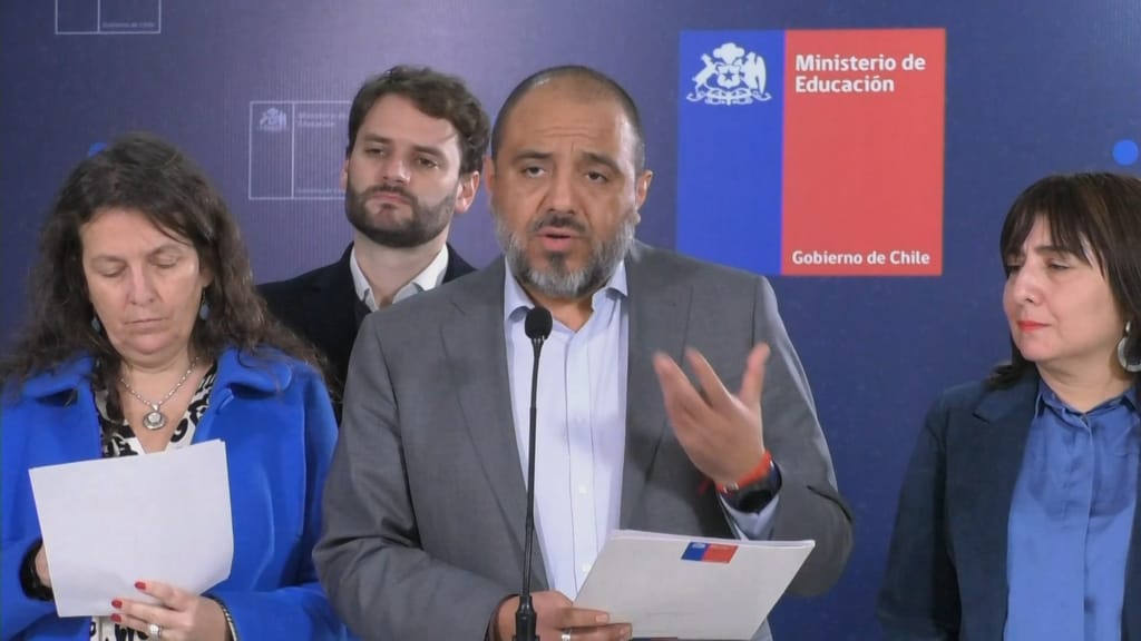 Ministro de Educación, Marco Antonio Ávila. Ministro de Educación, Marco Antonio Ávila.