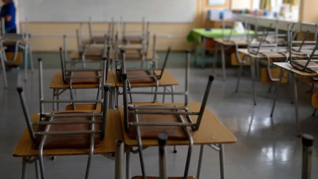 Suspension-de-clases-A_UNO_1166561-web-jpg Suspension-de-clases-A_UNO_1166561-web-jpg