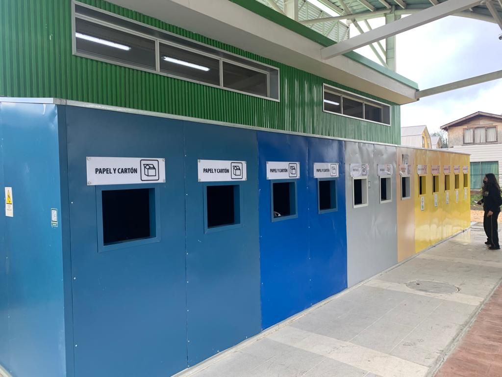 con-masiva-asistencia-de-vecinos-comienza-a-funcionar-el-primer-punto-limpio-de-pucon-whatsapp-image-2022-09-23-at-4 con-masiva-asistencia-de-vecinos-comienza-a-funcionar-el-primer-punto-limpio-de-pucon-whatsapp-image-2022-09-23-at-4