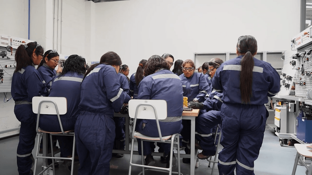 CAPACITACIÓN MENTENCIÓN MINERA MUJERES CAPACITACIÓN MENTENCIÓN MINERA MUJERES