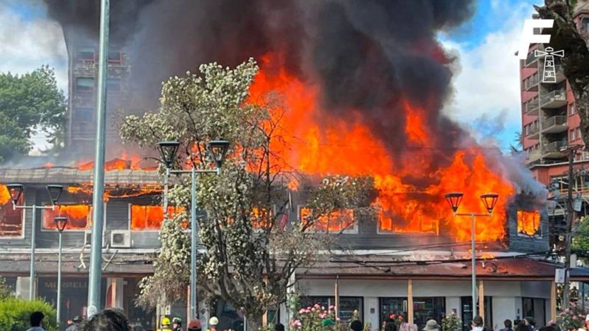 Incendio-mall-chino-Puerto-VarasM Incendio-mall-chino-Puerto-VarasM