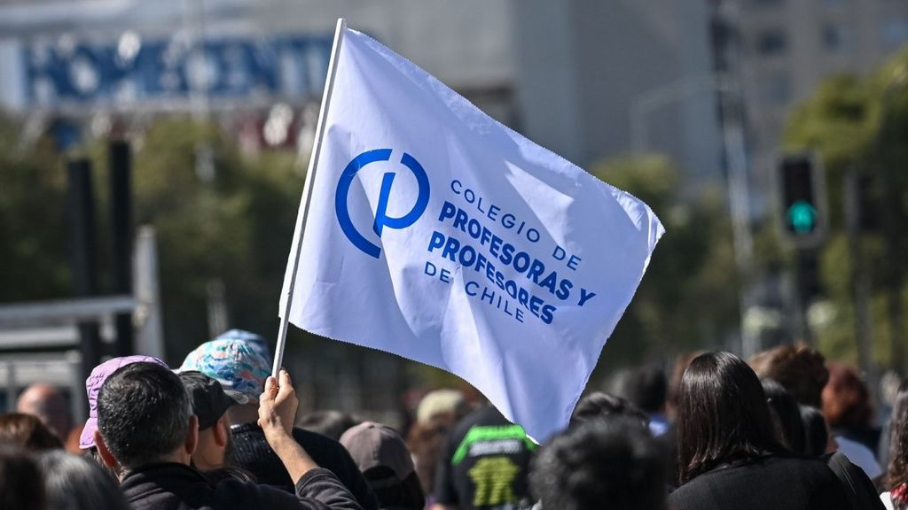 Colegio de Profesoras y Profesores de Chile Colegio de Profesoras y Profesores de Chile