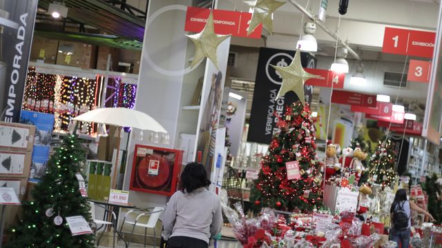 Consumidores reducirán sus gastos navideños Consumidores reducirán sus gastos navideños