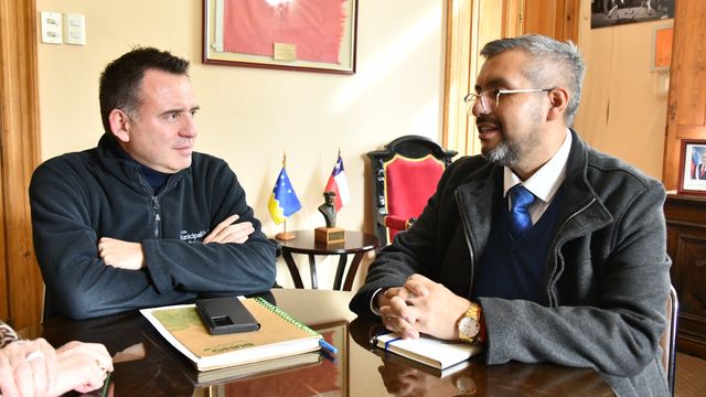 SALUDO PROTOCOLAR CON NUEVO SEREMI DE SALUD (2)