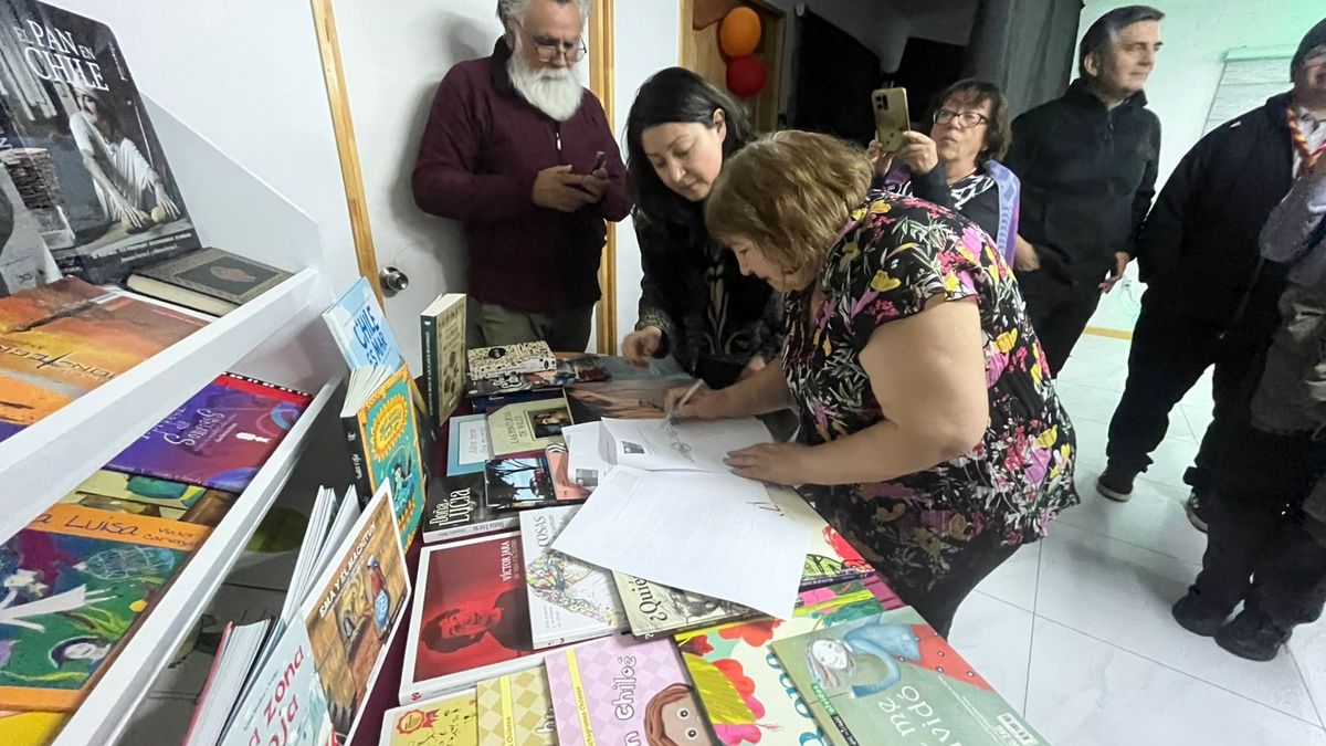 SERVICIO DEL PATRIMONIO CULTURAL INAUGURA NUEVO PUNTO DE LECTURA EN PUNTA ARENAS POR EL DÍA DEL LIBRO