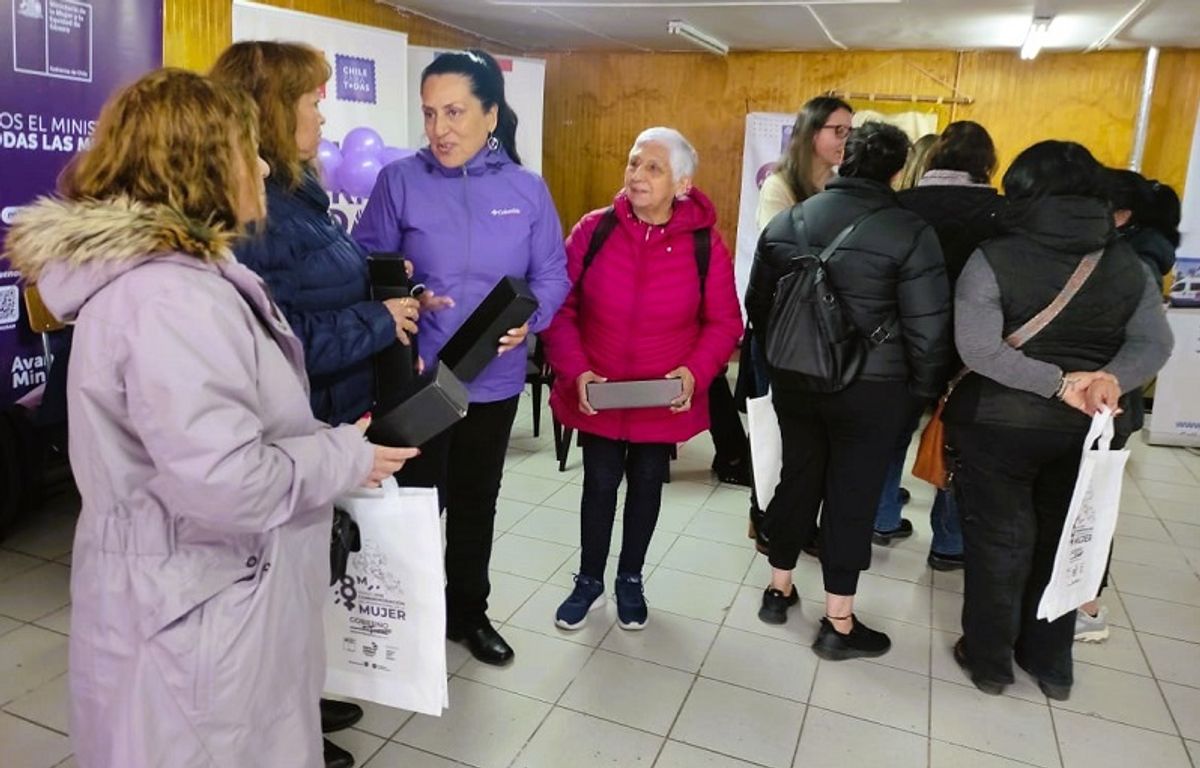 Cecil Rasmussen PLAZA CIUDADANA GOBIERNO EN TERRENO: UN COMPROMISO CON LA EQUIDAD Y EL ...