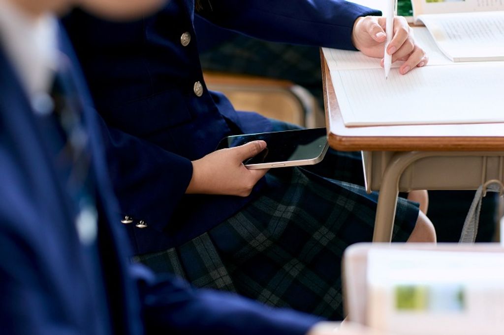 Celulares en clases_Santillana (1) Celulares en clases_Santillana (1)