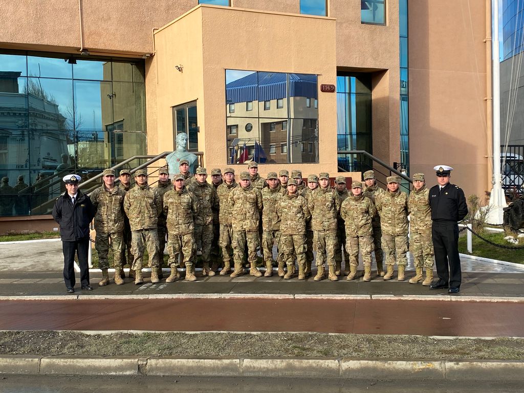 Soldados Conscriptos en el frontris de la Gobernación marítima de Punta Arenas Soldados Conscriptos en el frontris de la Gobernación marítima de Punta Arenas