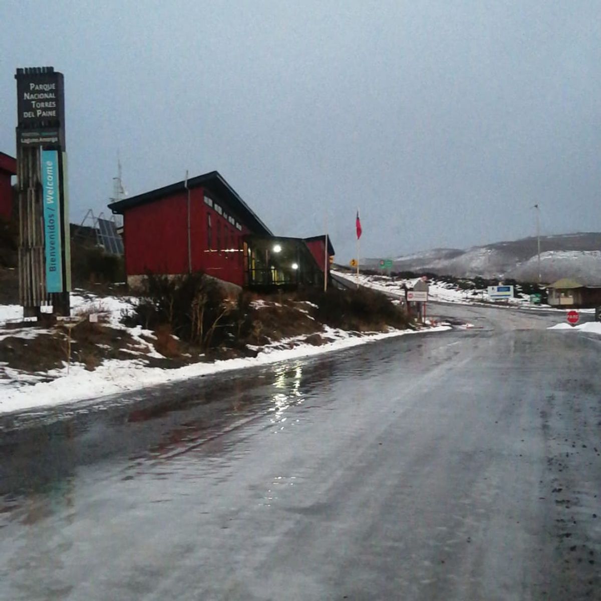 CONAF SUPERVISA TRÁNSITO DE VISITANTES EN EL MACIZO PAINE ANTE CIERRE PREVENTIVO DE SENDEROS POR MAL TIEMPO