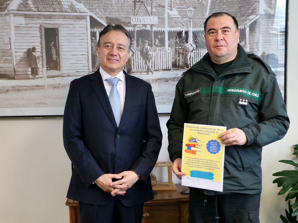 ENTREGA LIBROS GENDARMERIA ENTREGA LIBROS GENDARMERIA