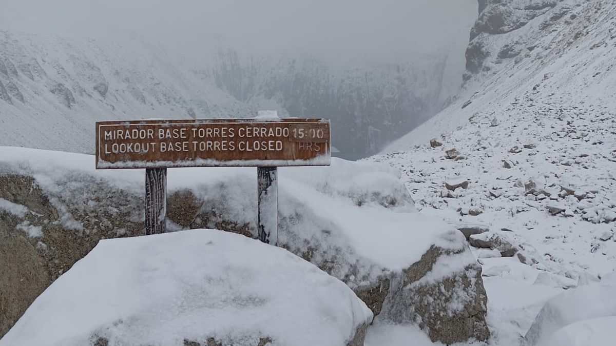 CONAF REFUERZA MEDIDAS DE SEGURIDAD EN SENDERO BASE TORRES POR DESHIELOS Y PRESENCIA DE NIEVE