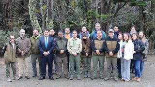 guardaparques, equipo de CONAF y SBAP en Reserva Nacional Magallanes guardaparques, equipo de CONAF y SBAP en Reserva Nacional Magallanes