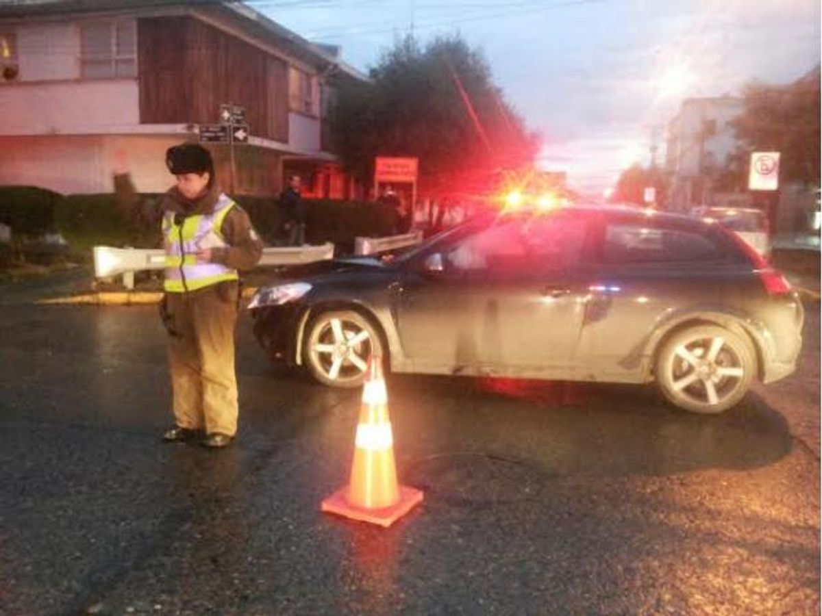 EBRIO Y CONTRA EL TRÁNSITO. CONDUCTOR PROVOCÓ ACCIDENTE CON DOS LESIONADOS