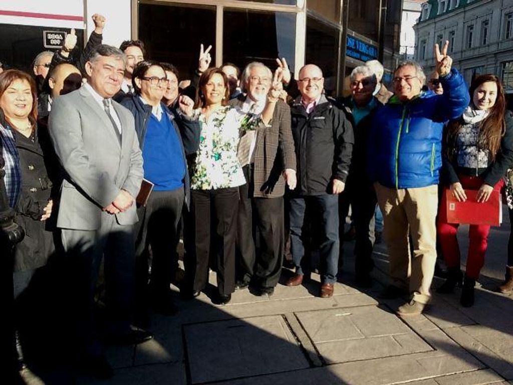 CANDIDATOS MANCILLA Y LOBOS DE LA NUEVA MAYORÍA PROTOCOLIZAN EN NOTARIA PARTICIPACIÓN EN CONSULTA CIUDADANA DEL 19 DE JUNIO CANDIDATOS MANCILLA Y LOBOS DE LA NUEVA MAYORÍA PROTOCOLIZAN EN NOTARIA PARTICIPACIÓN EN CONSULTA CIUDADANA DEL 19 DE JUNIO