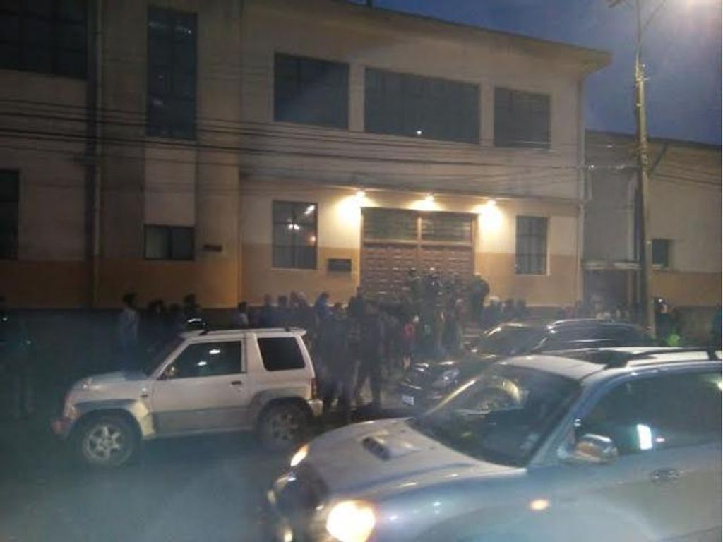 LICEO LUIS ALBERTO BARRERA AMANECIÓ EN TOMA LICEO LUIS ALBERTO BARRERA AMANECIÓ EN TOMA