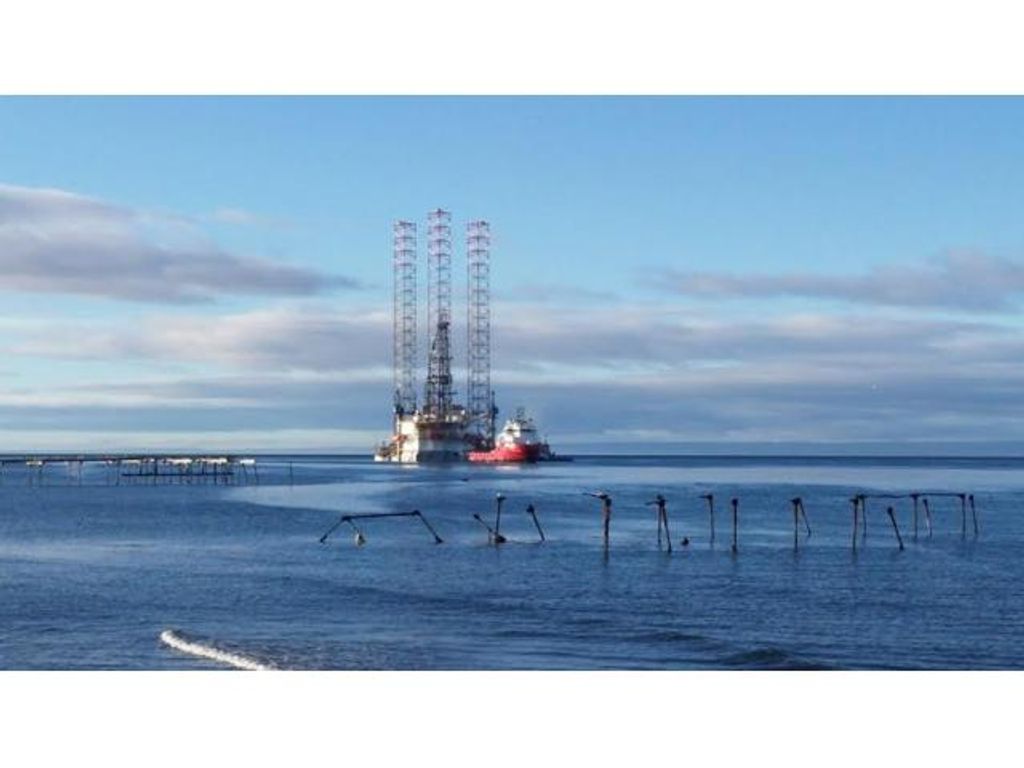 PLATAFORMA DE PERFORACIÓN PETROLERA PROVENIENTE DE ARGENTINA RECALA EN LA BAHÍA DEL ESTRECHO DE MAGALLANES PLATAFORMA DE PERFORACIÓN PETROLERA PROVENIENTE DE ARGENTINA RECALA EN LA BAHÍA DEL ESTRECHO DE MAGALLANES