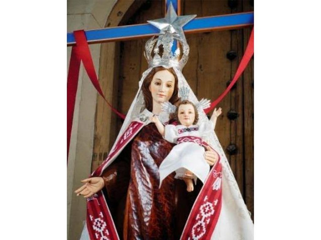 LA VIRGEN DEL CARMEN Y LA CRUZ DE CHILE