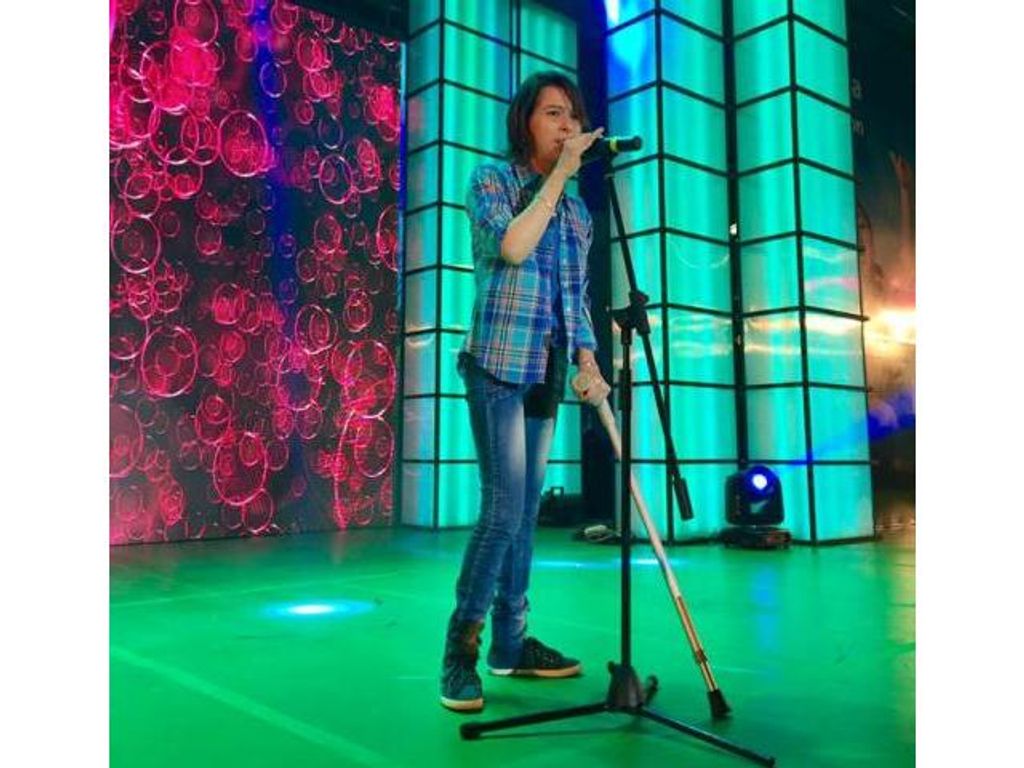 VALERIA GARCIA SE PRESENTA EN EL ESCENARIO DEL GIMNASIO FISCAL