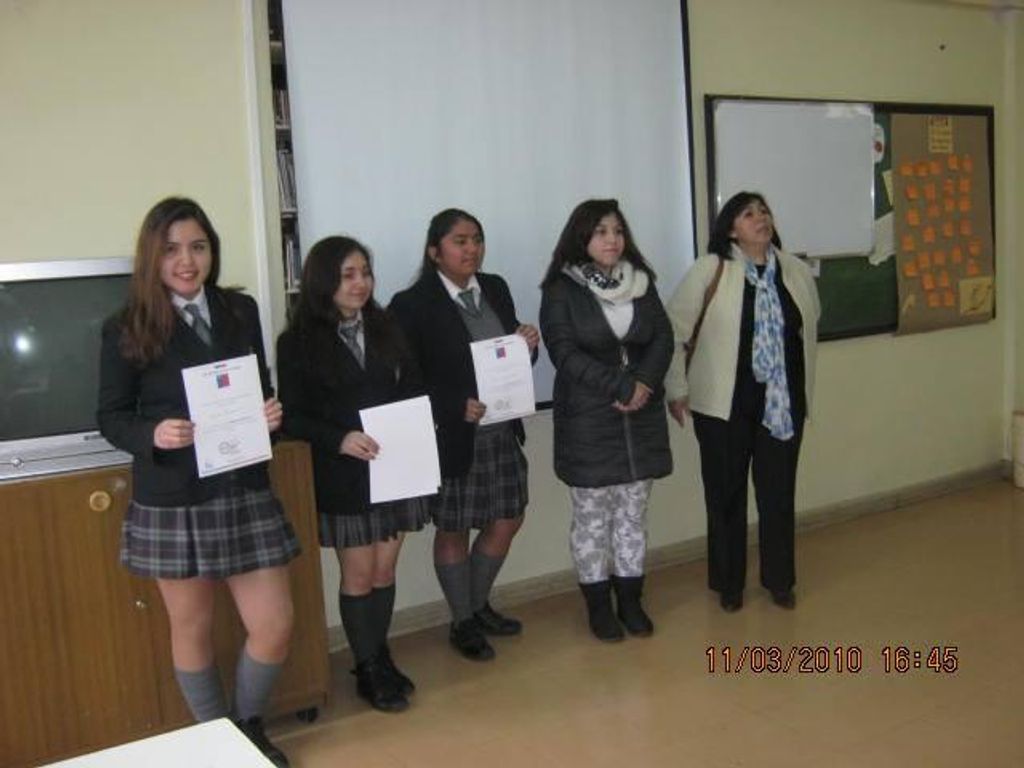 LICEO POLITÉCNICO CARDENAL RAÚL SILVA HENRÍQUEZ GANA COMPETENCIA REGIONAL DE DEBATE EN INGLÉS