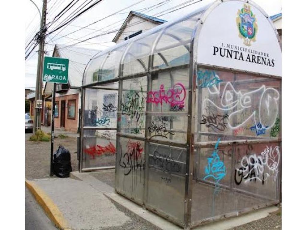 MUNICIPALIDAD PRESENTÓ QUERELLA CRIMINAL PARA PERSEGUIR RESPONSABLES DE RAYADOS EN EL ESPACIO PÚBLICO