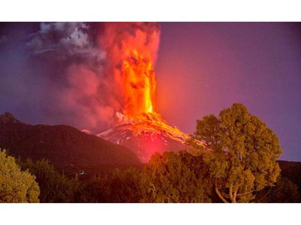 ALERTA ROJA POR ERUPCIÓN DE VOLCÁN VILLARRICA