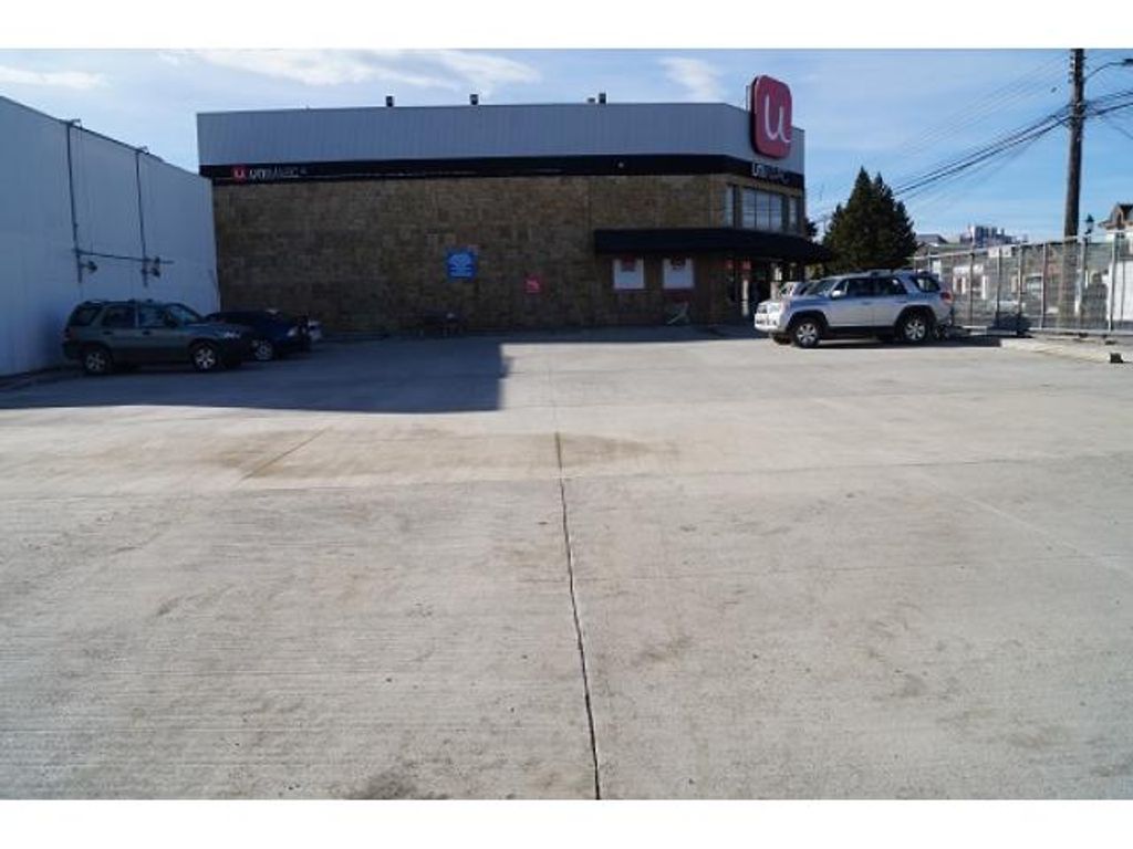 SUPERMERCADO UNIMARC PUERTO NATALES  DEJA A DISPOSICIÓN DE SUS CLIENTES NUEVO ESTACIONAMIENTO