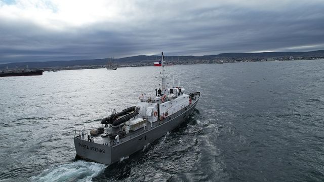 Lancha de Servicio General 1619 Punta Arenas resguardando los mares australes