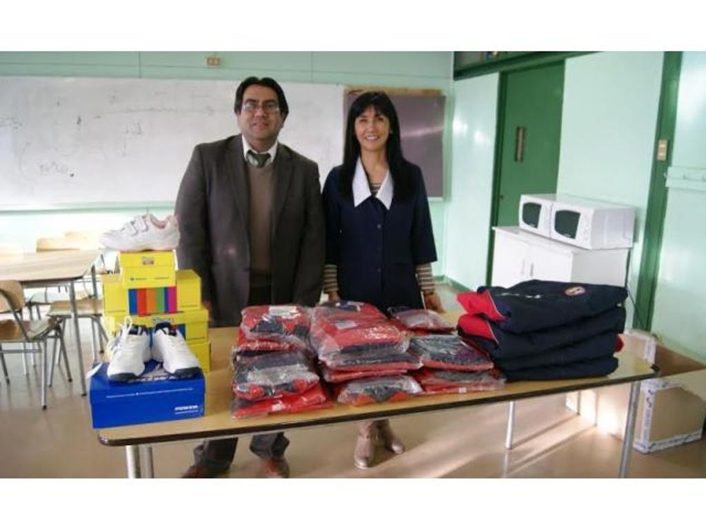 VESTUARIO PARA ALUMNOS DE LA ESCUELA PEDRO PABLO LEMAITRE