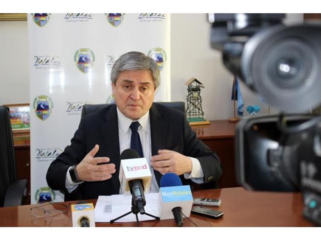 PRESIDENTA INVITA AL ALCALDE DE NATALES PARA SER PARTE DE CEREMONIA DE PROMULGACIÓN LEY DE REGULACIÓN DE CASINOS MUNICIPALES PRESIDENTA INVITA AL ALCALDE DE NATALES PARA SER PARTE DE CEREMONIA DE PROMULGACIÓN LEY DE REGULACIÓN DE CASINOS MUNICIPALES