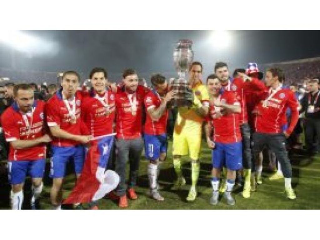 CHILE SUBIÓ AL DÉCIMO LUGAR EN EL RÁNKING MUNDIAL DE LA FIFA CHILE SUBIÓ AL DÉCIMO LUGAR EN EL RÁNKING MUNDIAL DE LA FIFA
