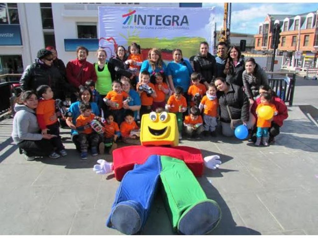 NIÑOS Y NIÑAS DEL JARDÍN INFANTIL AKAR CELEBRAN LOS 25 AÑOS DE INTEGRA CON UNA INTERVENCIÓN URBANA NIÑOS Y NIÑAS DEL JARDÍN INFANTIL AKAR CELEBRAN LOS 25 AÑOS DE INTEGRA CON UNA INTERVENCIÓN URBANA