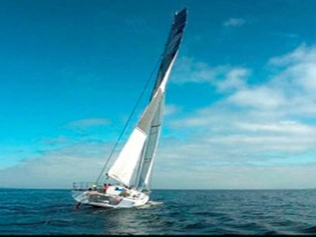 III ZONA NAVAL VA EN AYUDA DE NUEVO YATE AVERIADO EN CERCANÍAS DE PUERTO WILLIAMS